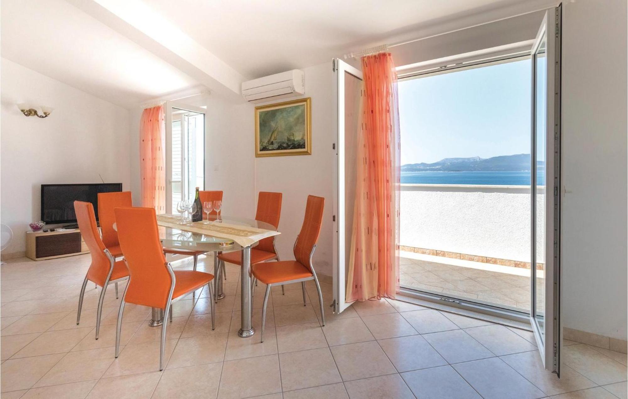 2 Bedroom Lovely Apartment In Komarna Klek Dış mekan fotoğraf