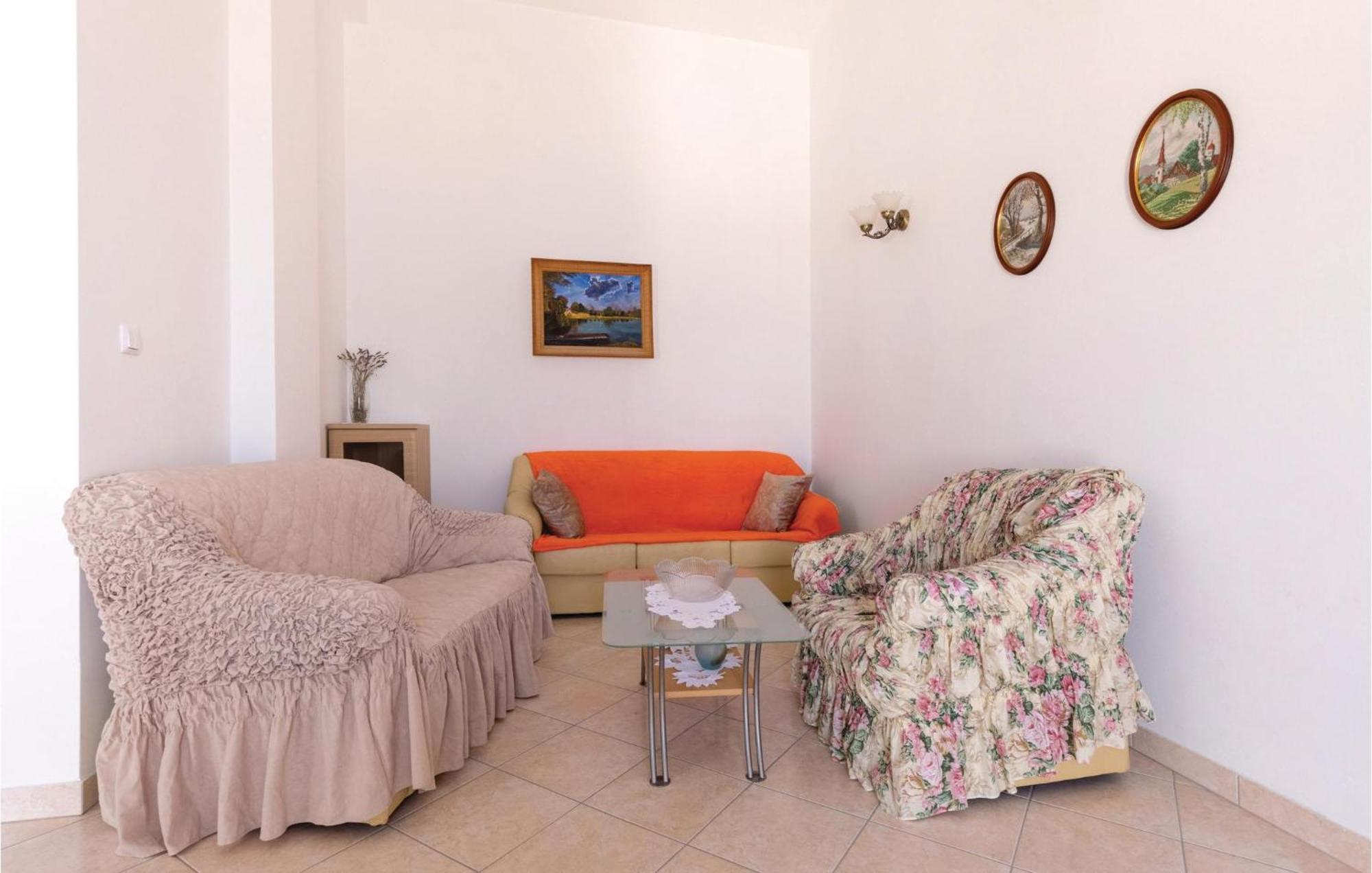 2 Bedroom Lovely Apartment In Komarna Klek Dış mekan fotoğraf
